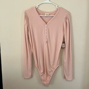 Women’s pinky/nude ribbed bodysuit, size XL